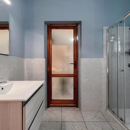 10 Minuti Dal Mare- Martina Daire