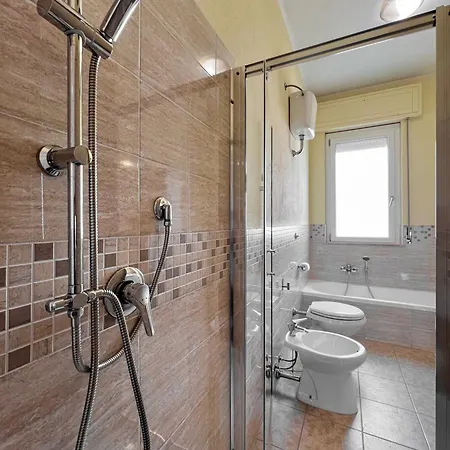 10 Minuti Dal Mare- Martina Daire