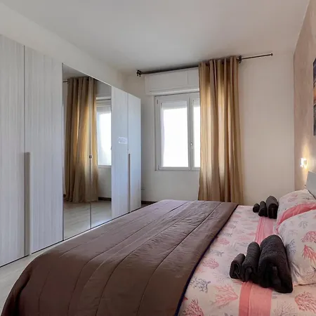 10 Minuti Dal Mare- Martina Daire